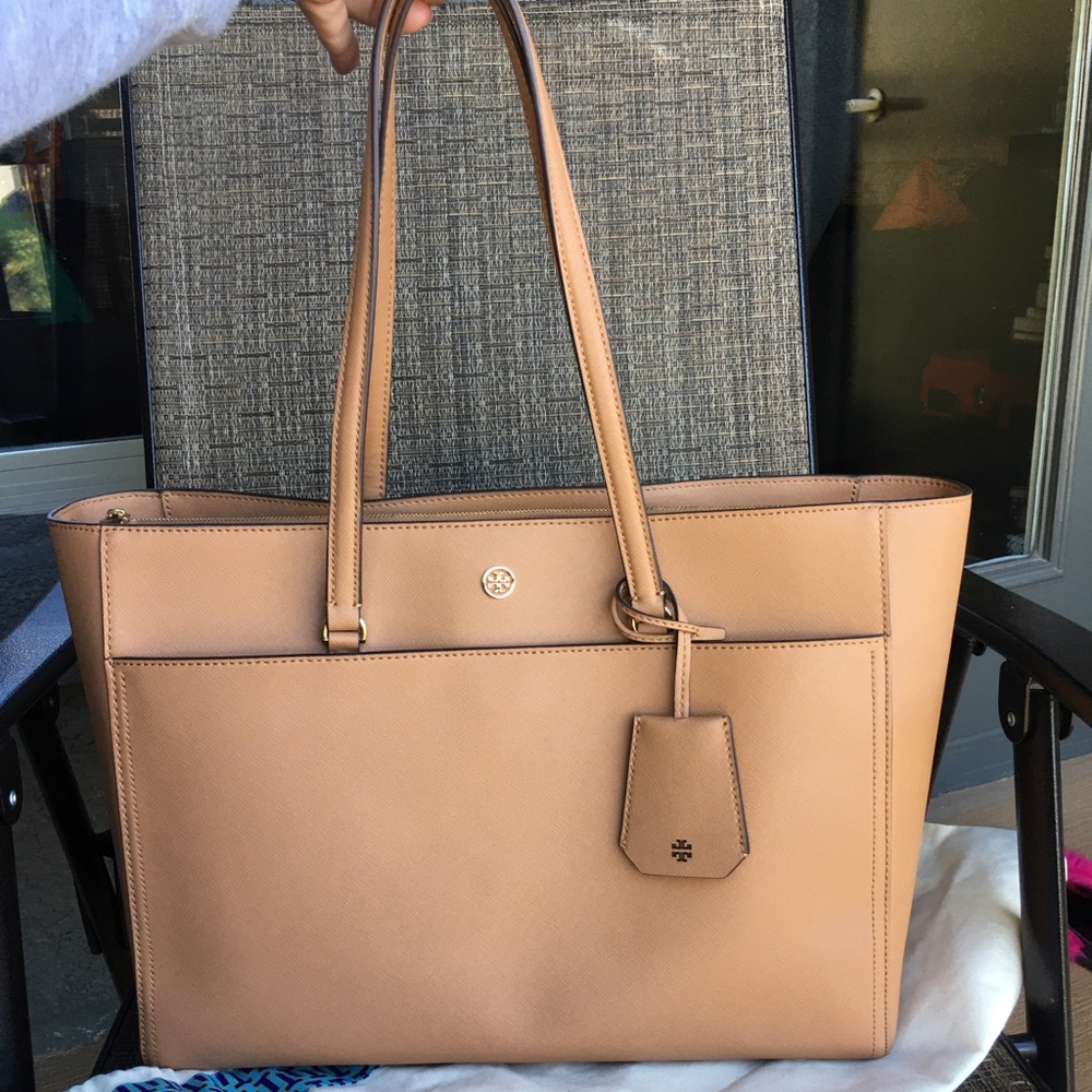 Tory Burch Robinson Large Saffiano Tote Bag